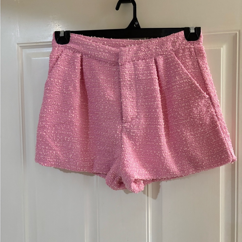 Large Ensemble Pink textured twill high waisted pleated front shorts.  In EUC!